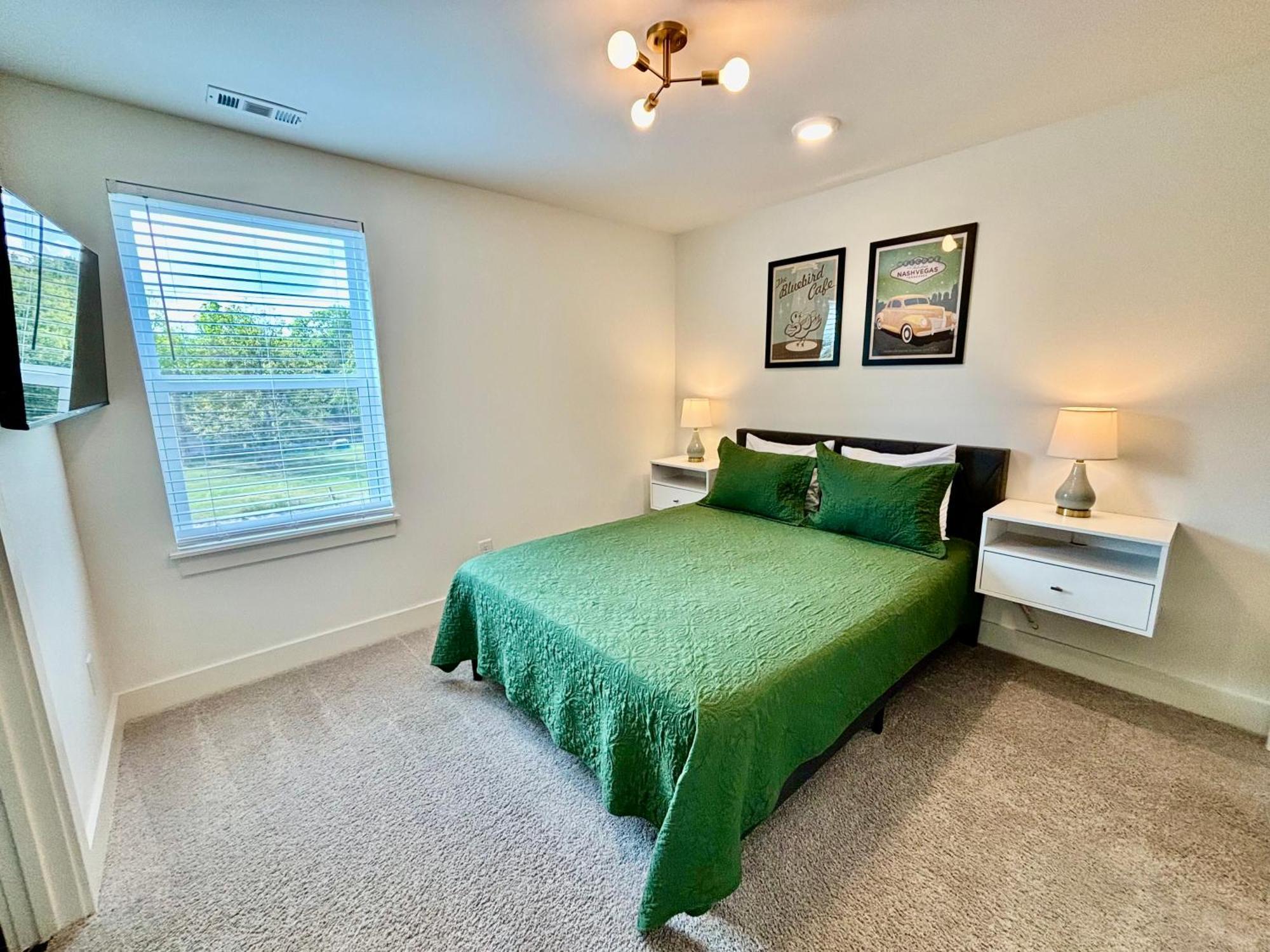 Holiday home Closetobroadwayairportoprymillsgameroom12